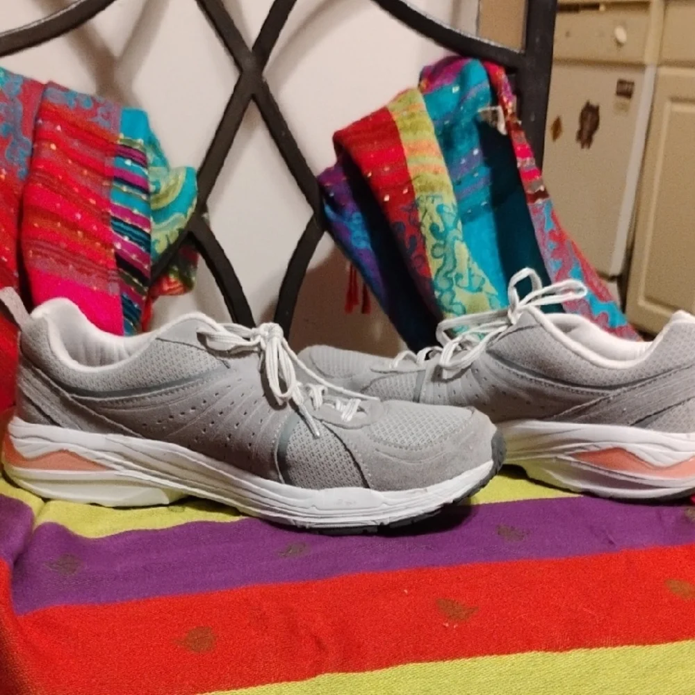 EUC Doctor Scholl's Gray Cushioned Sneakers with Mesh Upper Size 10 - Picture 5 of 6